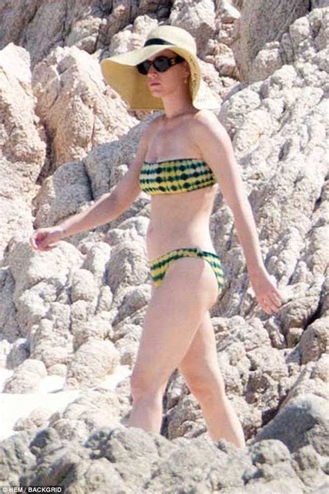 Katy Perry Wears Same Bikini From Nude Paddleboarding Daily Mail Online