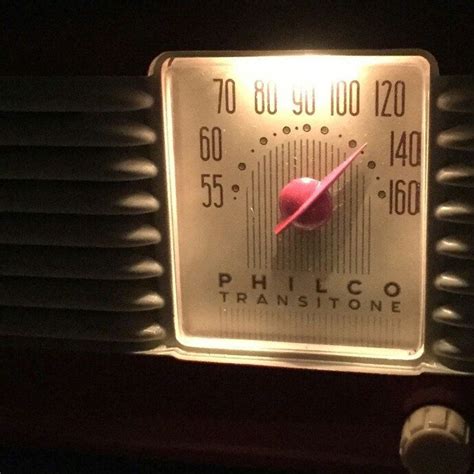 A Classic Vintage Tube Radio The Philco Etsy Old Radios Ivory Paint Vintage Radio