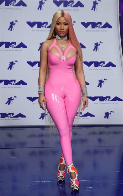 Nicki Minaj Vma 2017 Nicki Minaj Wears Pink Latex Bodysuit To Mtv