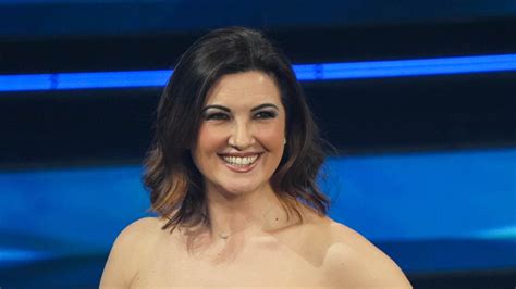Giovanna Civitillo Chiude In Bellezza Sanremo 2024 Per Il Gran Finale La Sua Fiaba è Quella Di