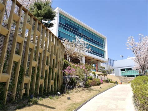 Yongsan International School Of Seoul Office Photos