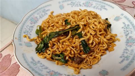 Selain kandungan lemak dan kalori, telur rebus dan goreng memiliki profil vitamin dan mineral yang sangat mirip. CARA MEMBUAT MIE GORENG TELUR PEDAS - YouTube