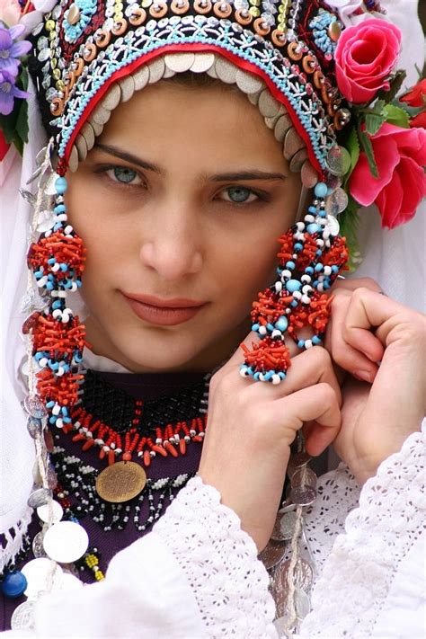 Българка от Силистра Списание Осем Beautiful Bulgarian Traditional