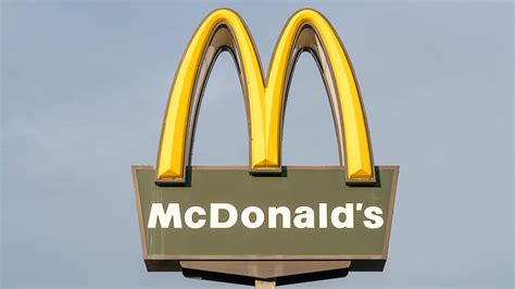 Trace the mcdonald's story from its origin as a hotdog stand to the mcdonald's global empire. McDonalds bietet ab 2021 mehr Vegetarisches