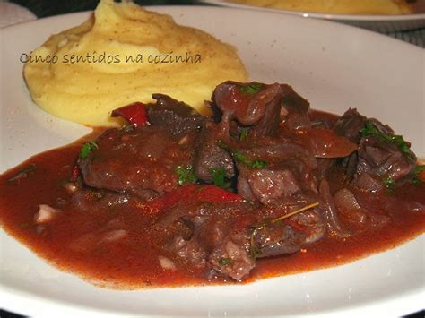 Cinco Sentidos Na Cozinha Carne De Vaca Guisada Com Pimentos No Forno