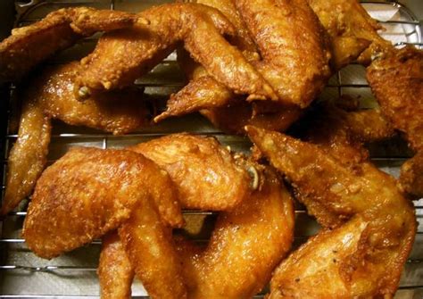 Chicken wings are egged and fried in butter, then baked in a tangy sauce of soy sauce, water, sugar, vinegar fry wings until deep brown. Chinese Restaurant Fried Chicken Wings Recipe by cookpad ...