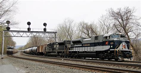 Ns 1070 And Ns 9950 Ns 1070 Wabash Heritage Sd70ace Passes N Flickr