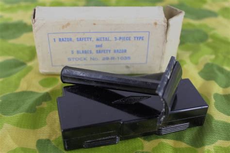 Cs Militaria Ww2 Us Gillette Safety Razor In Original Box With One