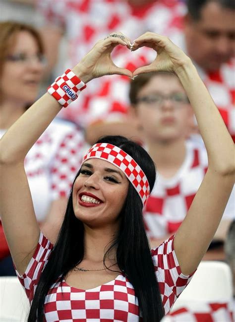 Croacia 2018 Worldcupsoccerlive Hot Football Fans Soccer Girl