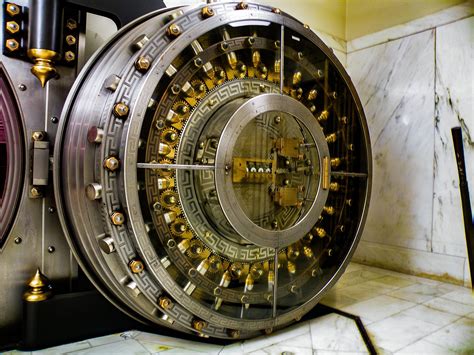 This Is A Bank Vault Door From Years Ago R Damnthatsinteresting
