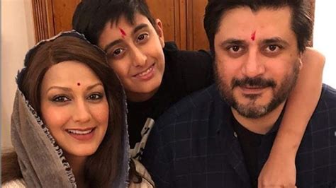 90s Famous Actress Sonali Bendre With Her Husband And Son Father Mother Sisters Biography