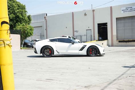 Arctic White C7 Chevy Corvette Z06 Gets Winning Wheel Combination With