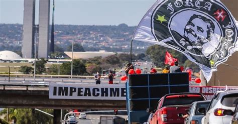 Eles querem fora bolsonaro e vacina para todos. Brasília grita "Fora, Bolsonaro" em dia de carreata ...