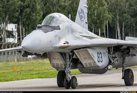 Znajdziesz tu aktualności i informacje na temat sportu, biznesu, zdrowia i . 83 - Poland - Air Force Mikoyan-Gurevich MiG-29A at Mińsk ...