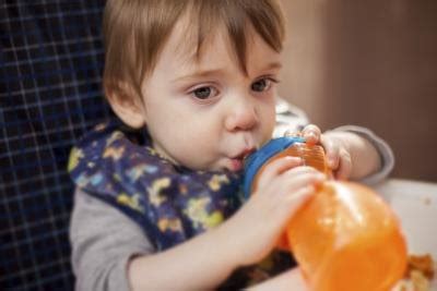 If you believe your baby has an allergic reaction to a food, such as diarrhea, rash, or vomiting, talk with your. What Are the Symptoms of a Milk Allergy in a Toddler ...