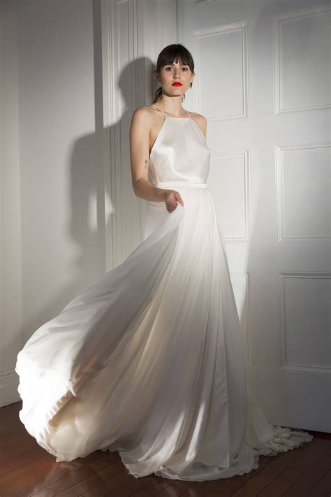 22 Timeless Wedding Dresses For The Classic Bride Wedding Dresses Classic Wedding Dress