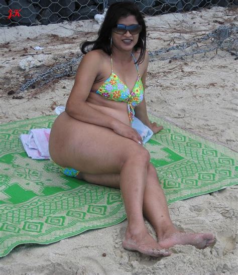 If you want to see hot and cute inian desi bhabhi aunty housewife images then you can see in this video indian desi bhabhi aunty and housewife cute photos images in blouse and sareee also you can see this types of imahes more on kamsagar. Hot Mallu Aunty Bikini Wallpapers | mallu aunty bikini ...