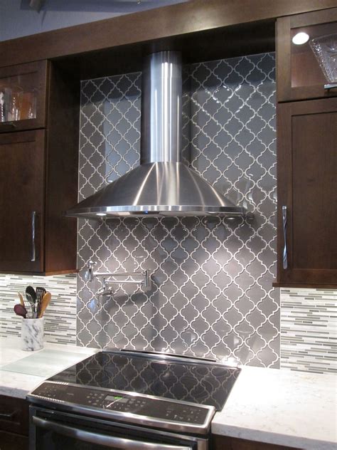 Arabesque Glass Backsplash With Mixed Linear Mosaic Glass And Stone