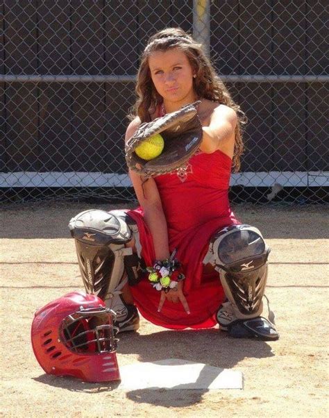Pin By Jeri Gragg On Family Pic Ideas Softball Photography Softball Catcher Pictures Girls