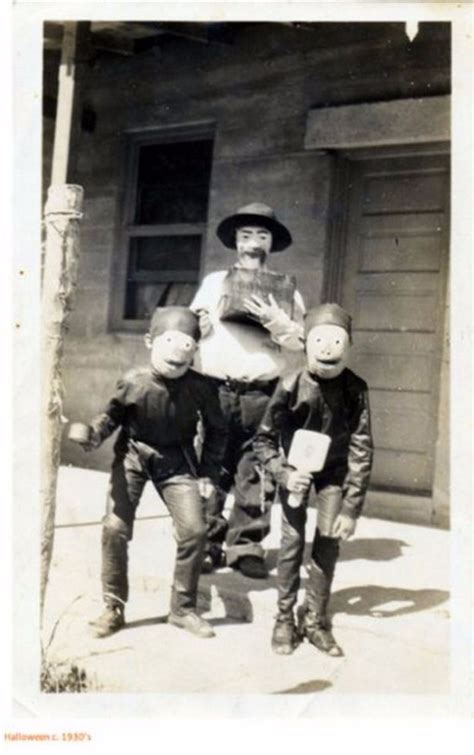 A Collection Of 26 Nightmarish Vintage Halloween Photos From The 1930s