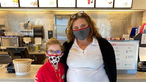 florida girl wears chick fil a uniform to heroes day at school becomes honorary employee