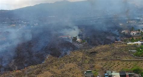 New Fissure Opens In Canary Islands Volcano Gma News Online