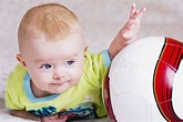 Futbolista del bebé imagen de archivo. Imagen de crezca - 34118399