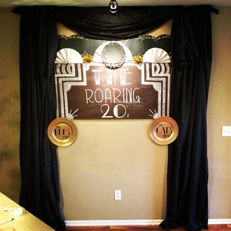 Looking for a creative theme to give your party that extra something? The Vintage Fern: Roaring 20's Party Tips and Ideas