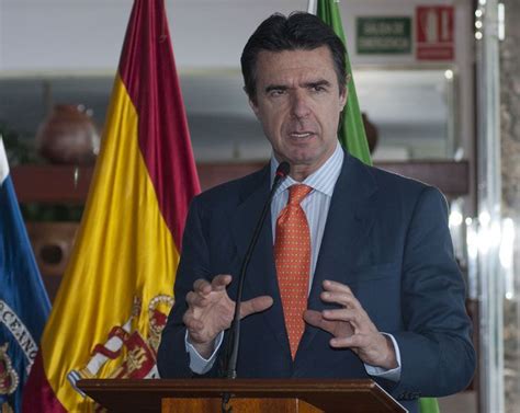 José Manuel Soria Ministro De Turismo Pasa Sus Vacaciones En Un Hotel