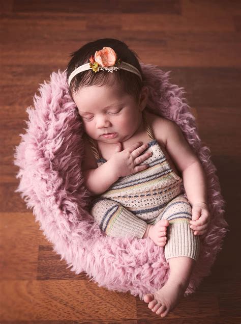 These are my favorite newborn baby products for skincare, bathing, diapering and sun protection! newborn-baby-girl-sleeping-in-chair | Dawn Martin Photography