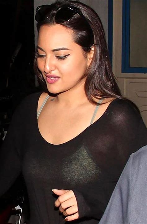 15 Hot And Sexy Photos Of Sonakshi Sinha Bollywood Actress Flaunting Her Sexy Body In Sarees And