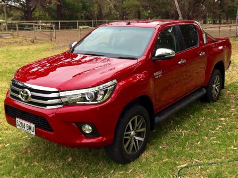 Toyota Hilux Sr5 Dual Cab Reviews Our Opinion Goauto