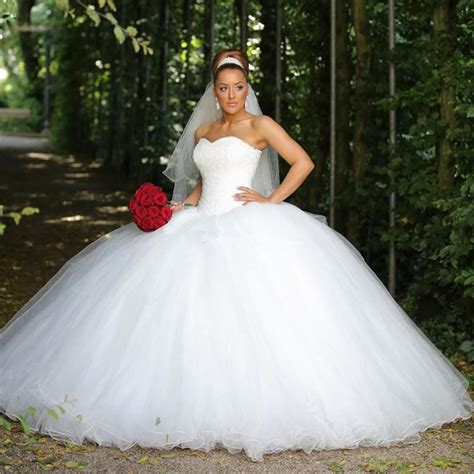 Luxurious Ball Gown Wedding Dresses Sweetheart Sequins Beaded Tulle