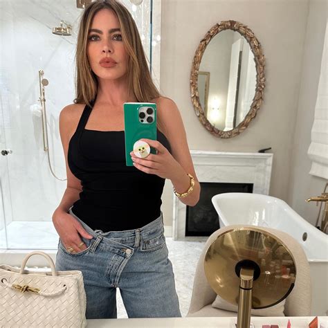 Agts Sofia Vergara Unveils A Luxurious Bathroom With Its Own Fireplace