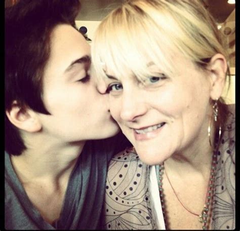 Dylan And His Mom Harém