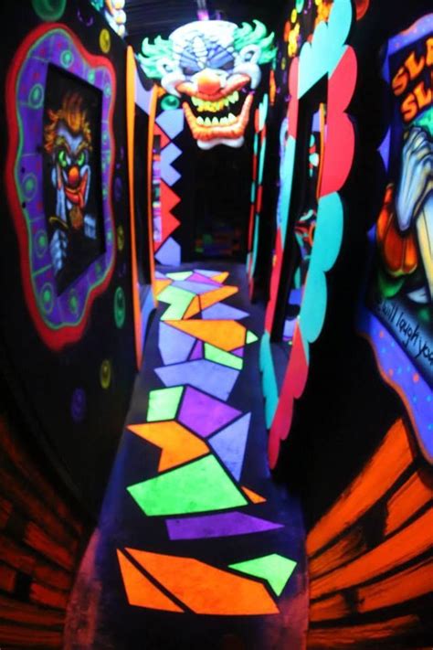 Scary But Pretty Cool House Decor For Halloween Haunted House Diy