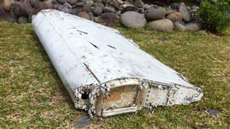 Piece Of Flight Mh370 Mysterious Plane Debris Washes Up On Indian Ocean Island That Could Be