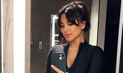 Fiona Wade Shows Off Her Enviable Figure In A Sizzling New Year Instagram Post Daily Mail Online