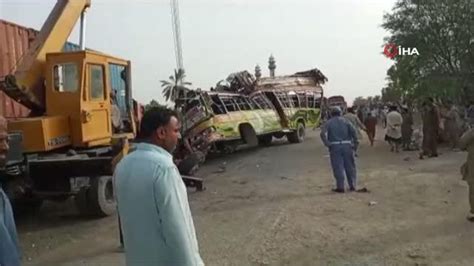 Pakistan daki otobüs kazasında ölü sayısı 33 e yükseldi Haberler