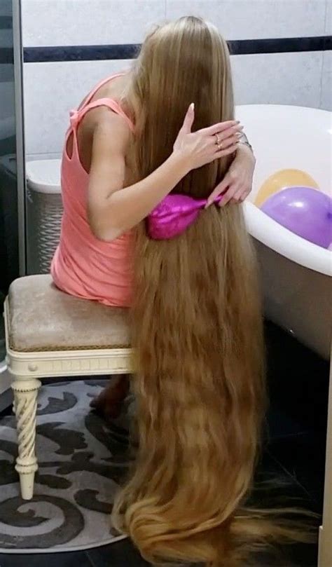 Video Rapunzel S Bathroom Realrapunzels Long Hair Styles Long Blonde Hair Long Hair Pictures