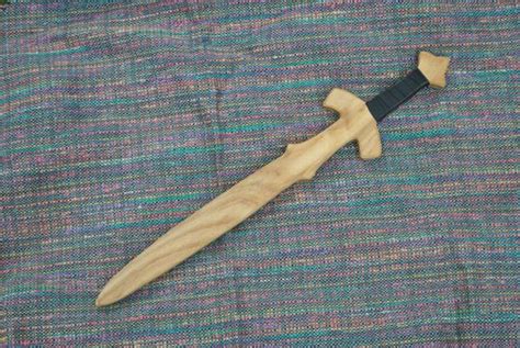 Wooden Sword Kidswoodcrafts In 2020 Wooden Sword Wood Crafts Sword