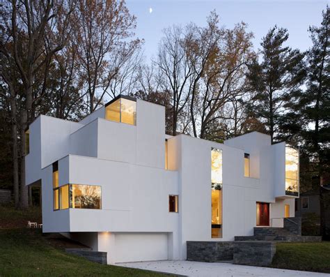 Irregular Shaped House Explores Ambiguous Modern Architecture