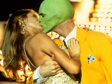 Jim Carrey And Cameron Diaz En La Mascara The Mask Movie Kisses Iconic Movies The