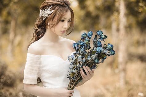 Download Depth Of Field Bouquet Brunette White Dress Wedding Dress Asian Model Woman Bride 4k