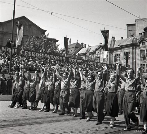 UnikÁtne Foto Oslavy Konca 2 Sv Vojny V Roku 1945 A V Rokoch Potom