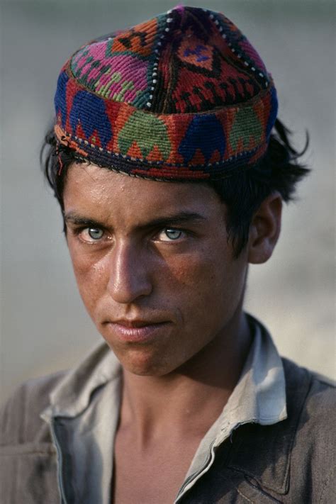 A Portrait From Afghanistan By Steve Mccurry Cultures Du Monde World