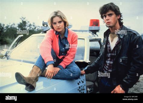 Jennifer Jason Leigh And C Thomas Howell Hitcher 1986 Stockfoto Bild