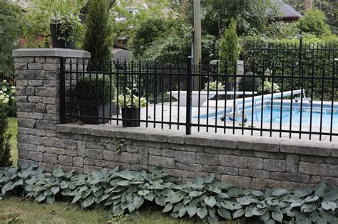 11 Retaining Wall With Iron Fence Carranouran