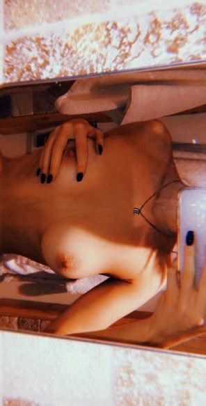Milena Velba Bathing Her Gorgeous Body Porn Photo