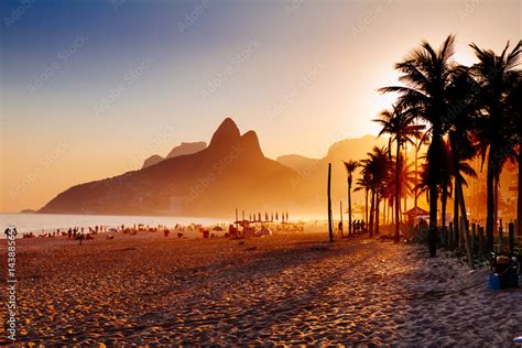 Ipanema Beach In Rio De Janeiro On A Gorgeous Sunset Stock Foto Adobe